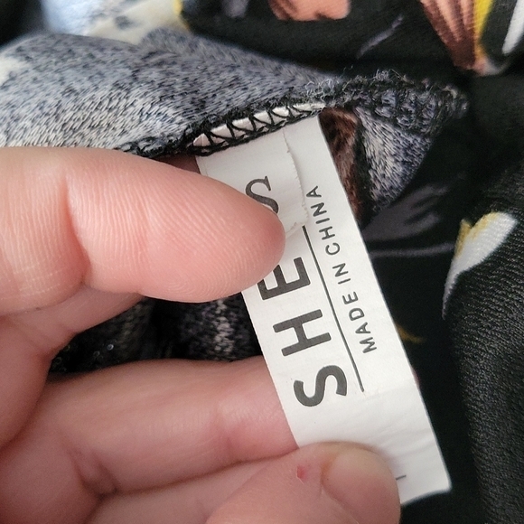 Shein 2 piece high waist shorts amd cropped bubble top set size small - Picture 2 of 3